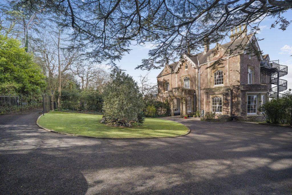Property photo 1 of 45