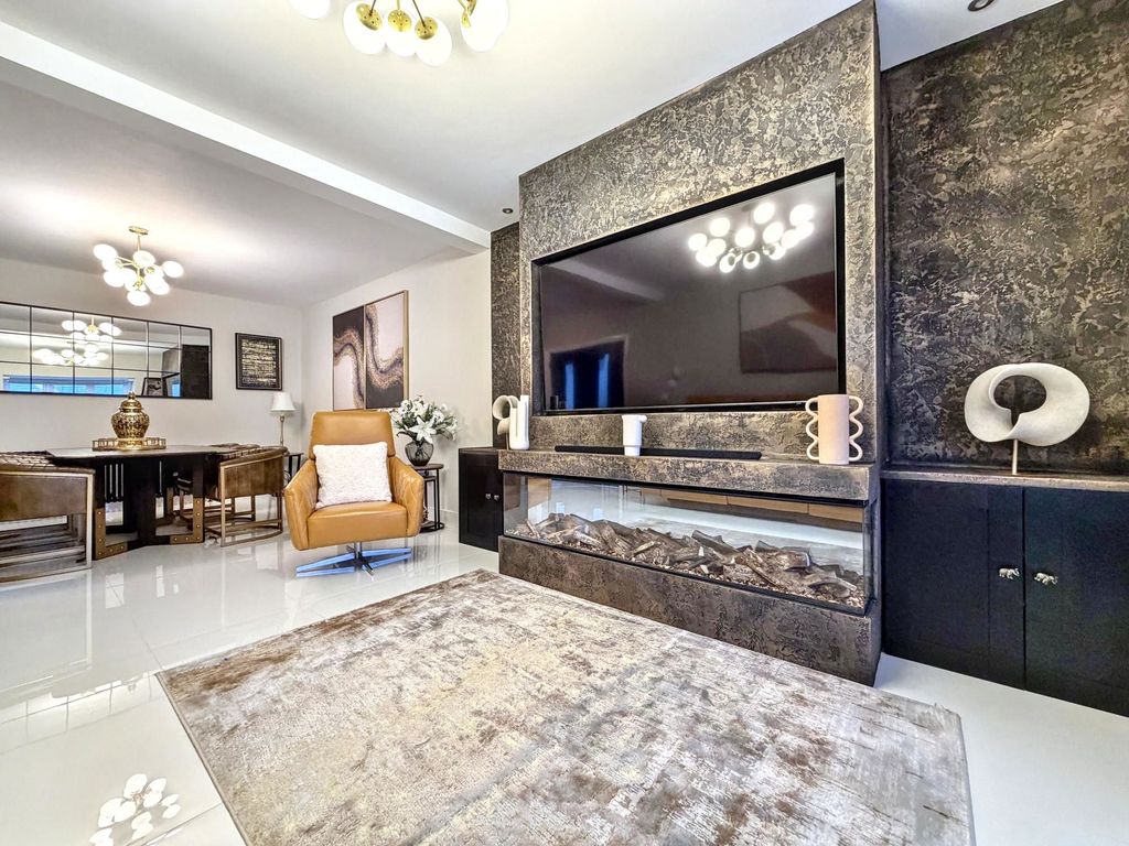 Property photo 2 of 32