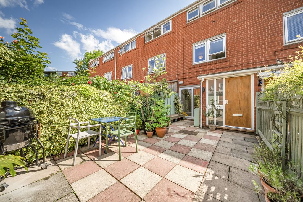 Property photo 3 of 19 Garden