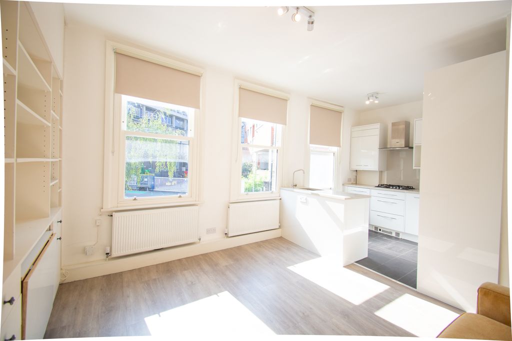 Property photo 2 of 12 Living Room 01