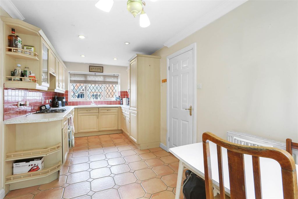 Property photo 3 of 20 1699711537 - 14.Jpg