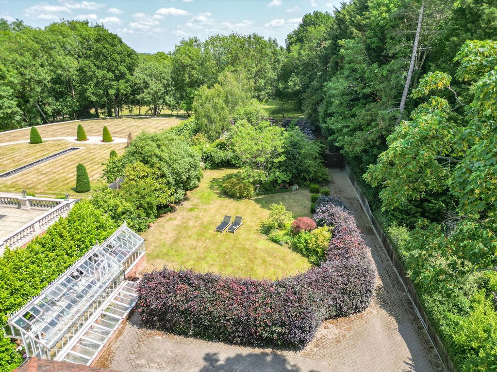 Property photo 3 of 34