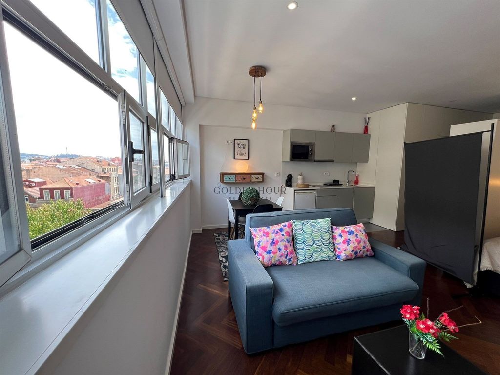 Property photo 1 of 19 Furnished &amp; Renovated Studio On Rua Do Bolhão, Porto