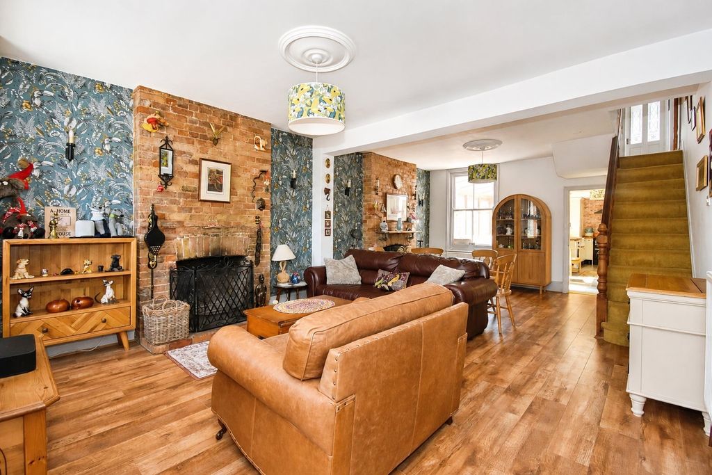 Property photo 3 of 18