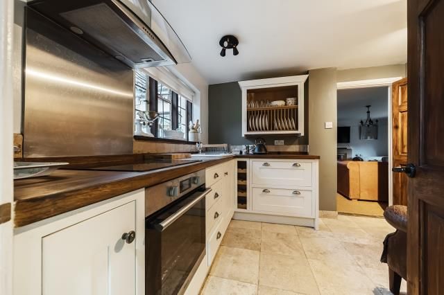 Property photo 3 of 20 Kitchen