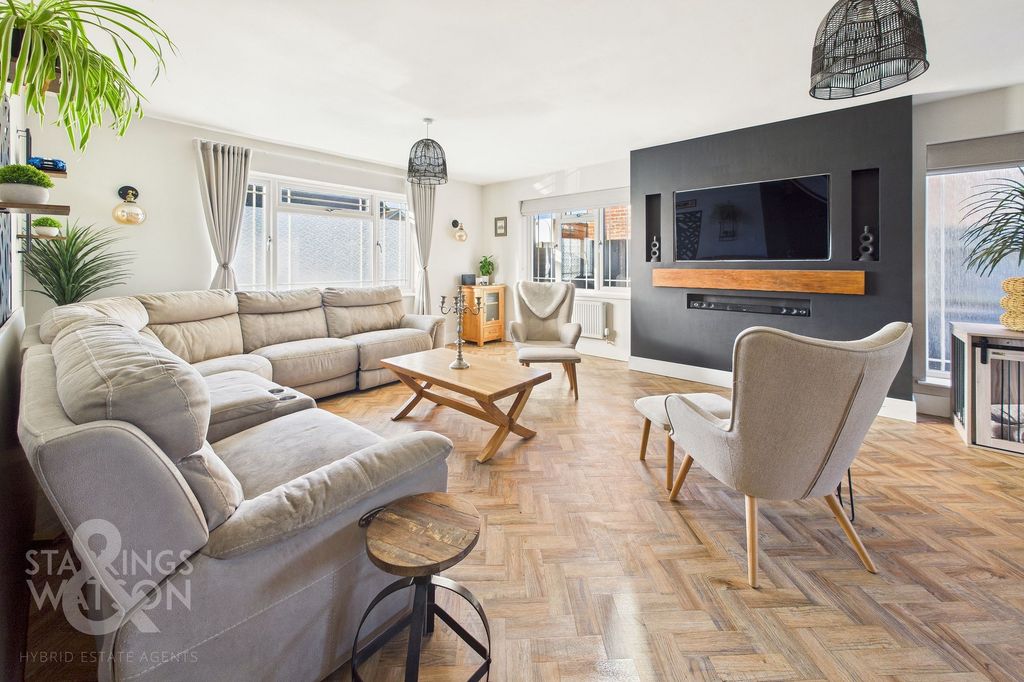 Property photo 3 of 44