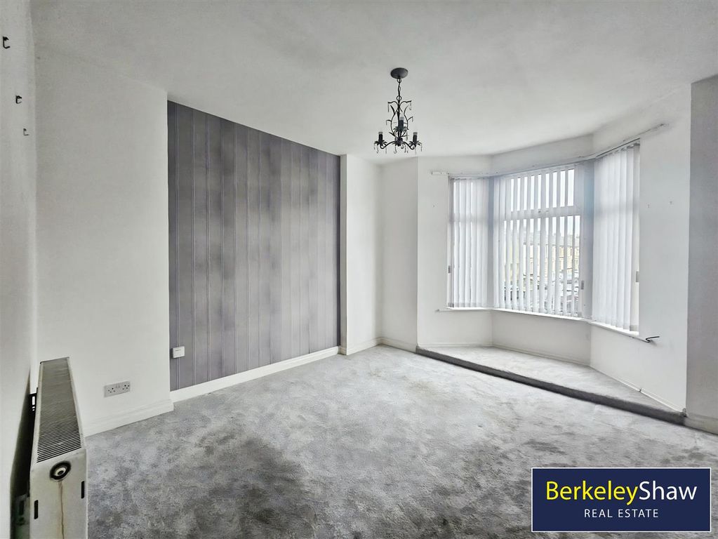 Property photo 3 of 6 Bedroom