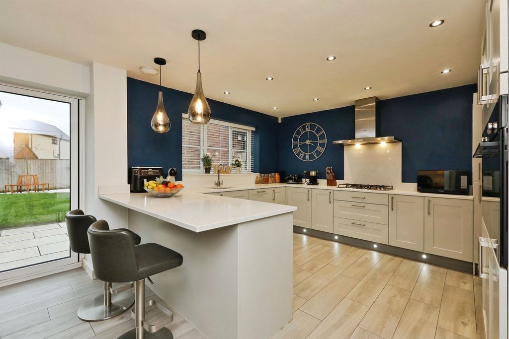 Property photo 2 of 22