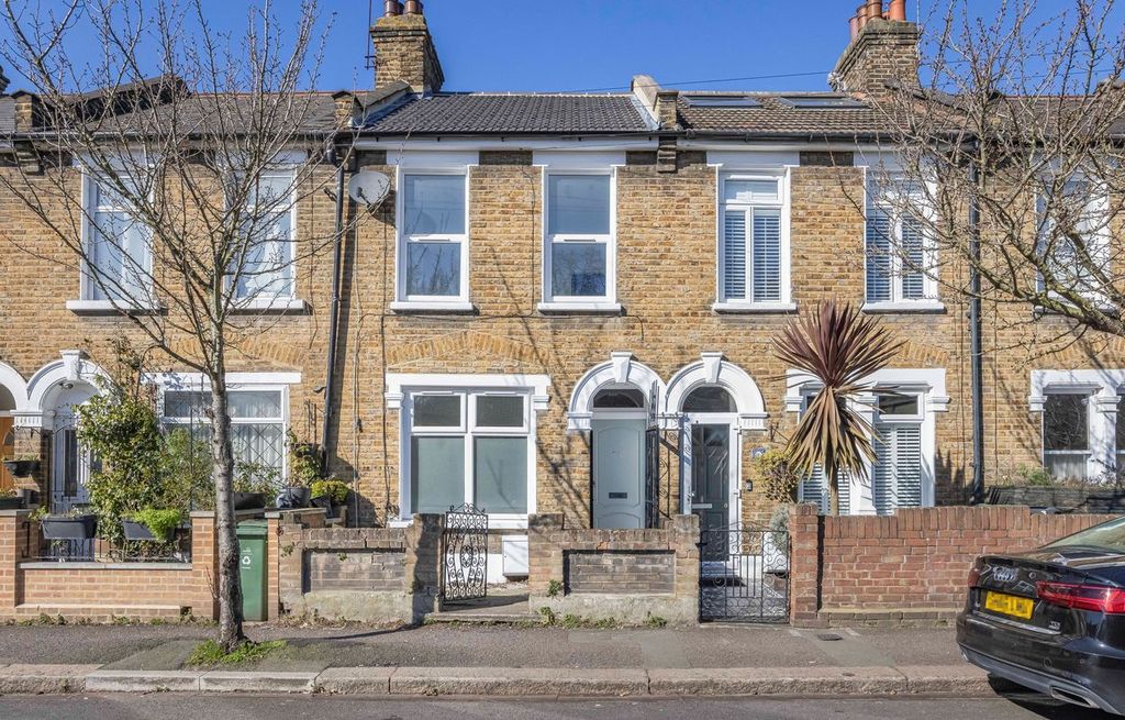 Property photo 1 of 11