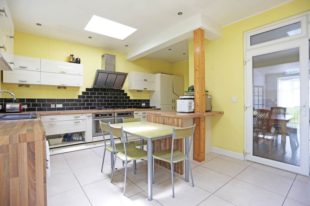 Property photo 2 of 18