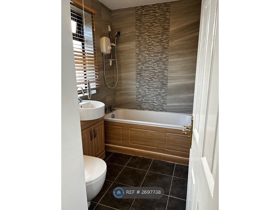 Property photo 3 of 12 Family Bathroom