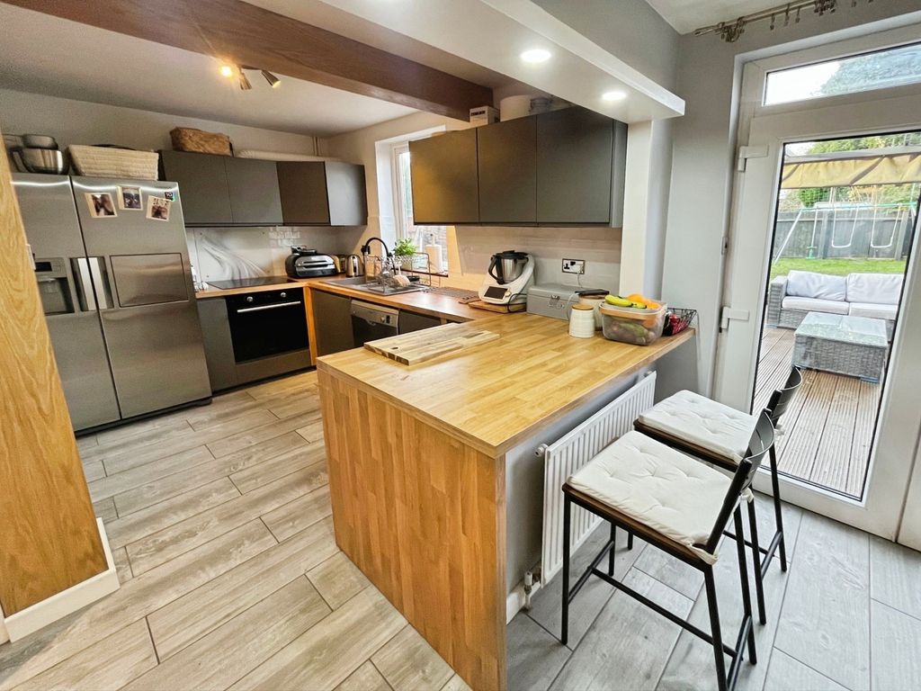 Property photo 2 of 16 Kitchen