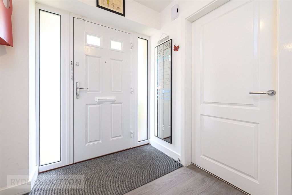 Property photo 3 of 29 Entrance Hallway