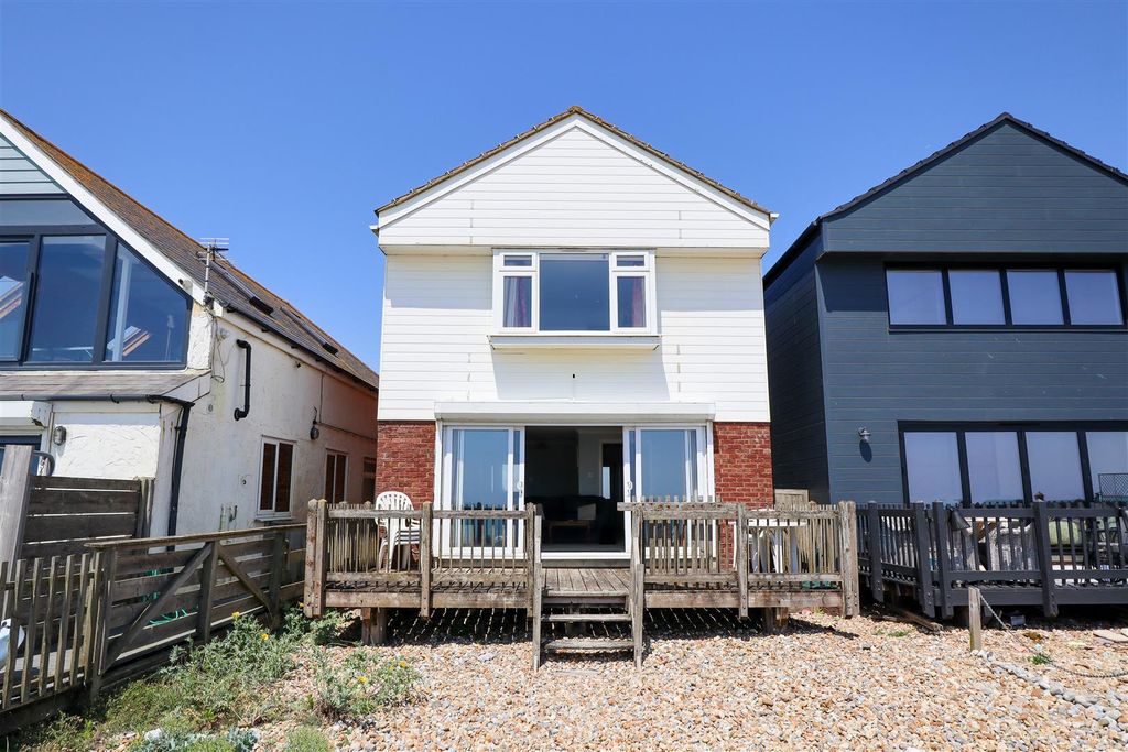 Property photo 2 of 21 Beachside Decked Terrace