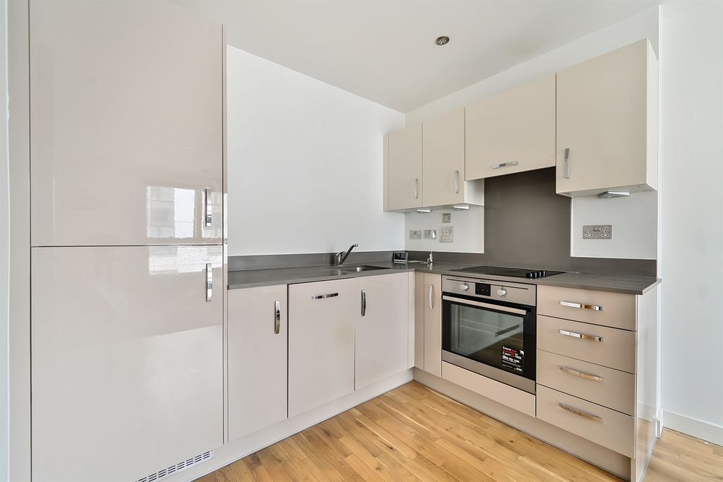 Property photo 3 of 9 Kitchen