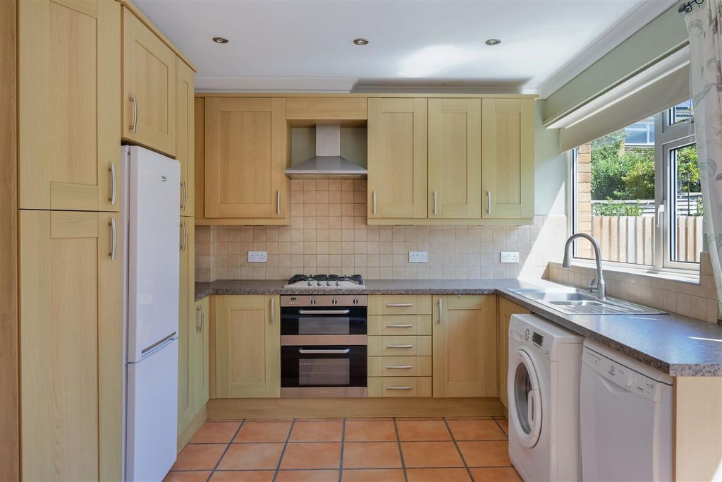 Property photo 1 of 16 Ash Close (16 From 26)-11.Jpg