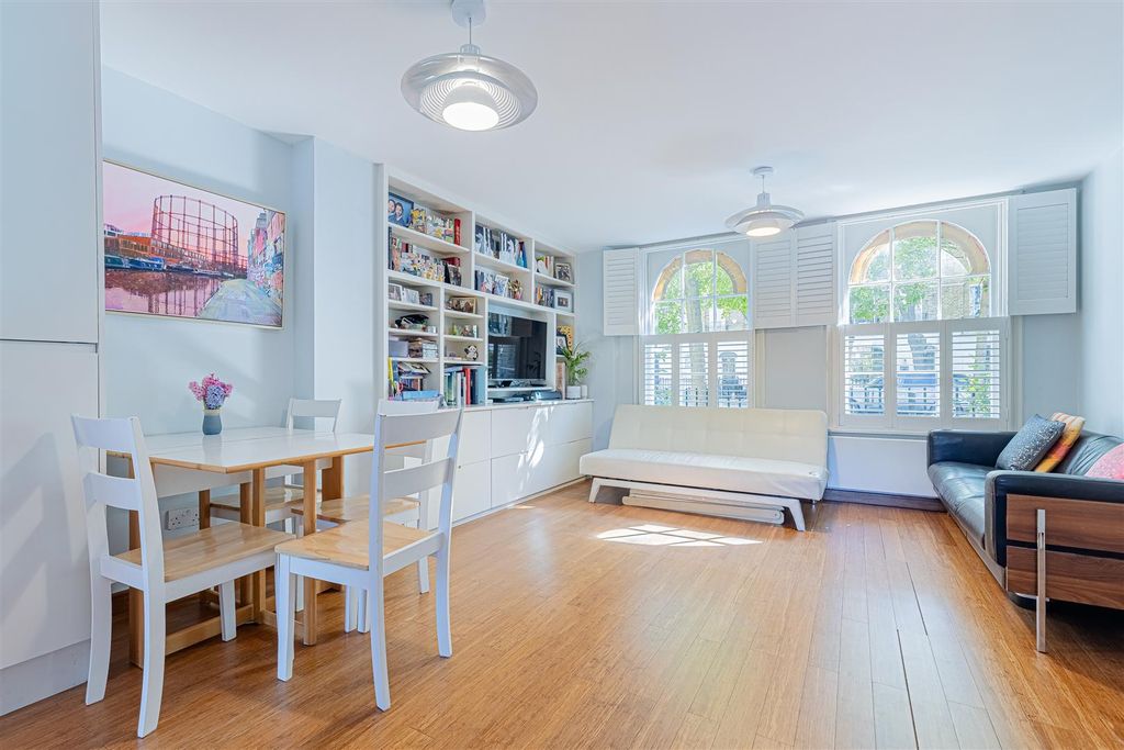 Property photo 2 of 34 1 Elystan Walk N1 (14).Jpg