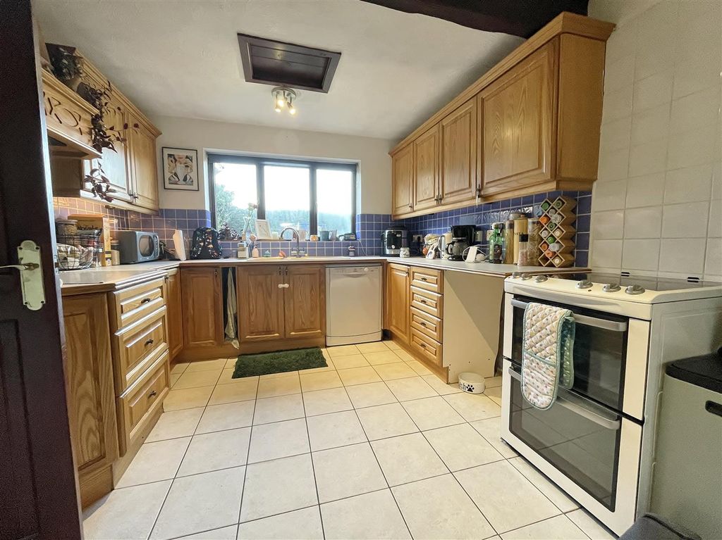 Property photo 3 of 26 Kitchen