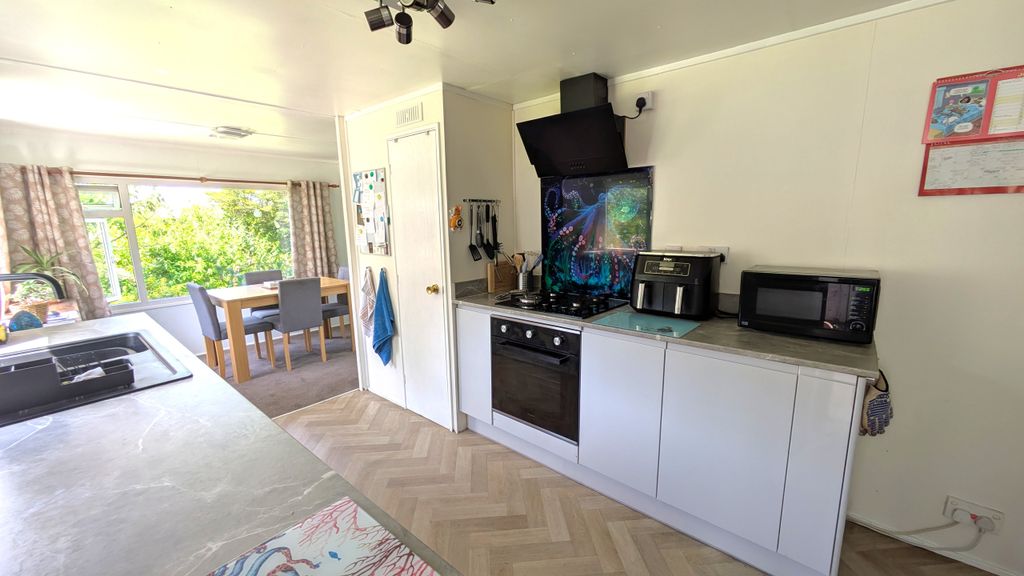 Property photo 3 of 27 Kitchen