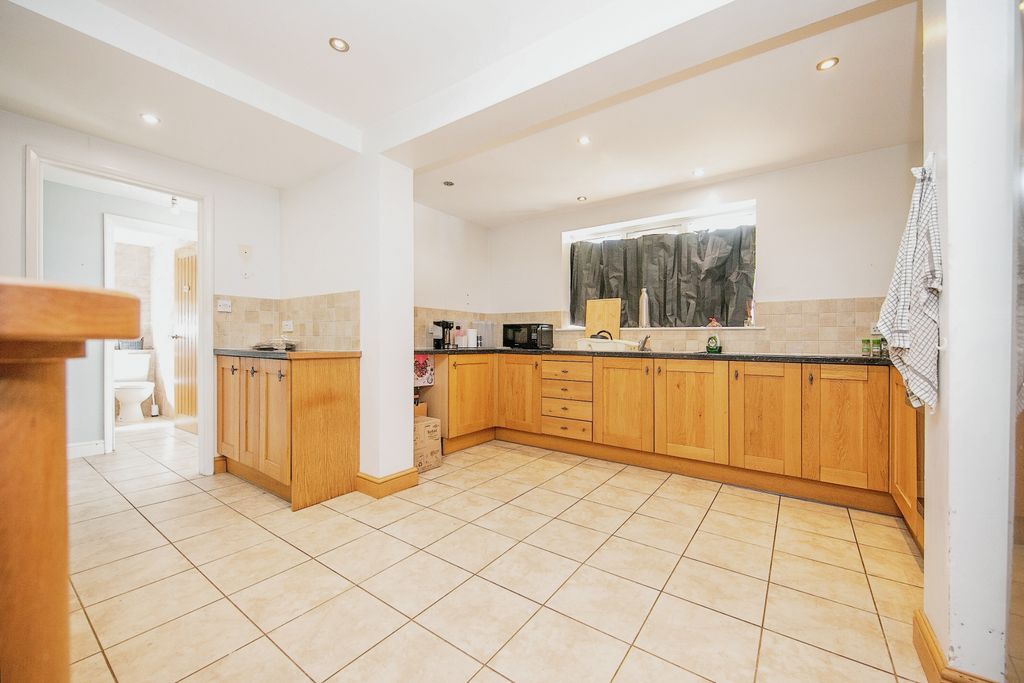 Property photo 2 of 14