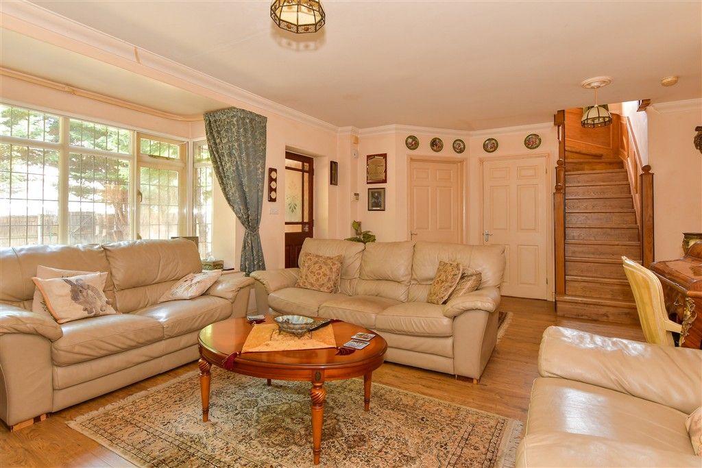 Property photo 3 of 21 Lounge