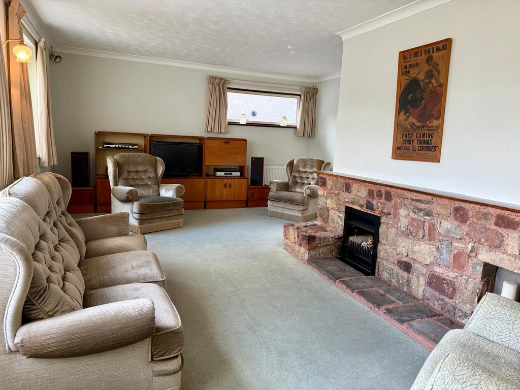 Property photo 3 of 16 Sitting Room