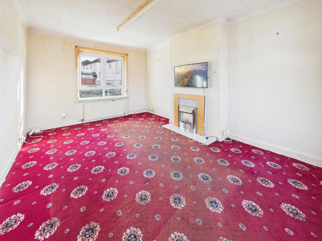 Property photo 3 of 19 Living Room