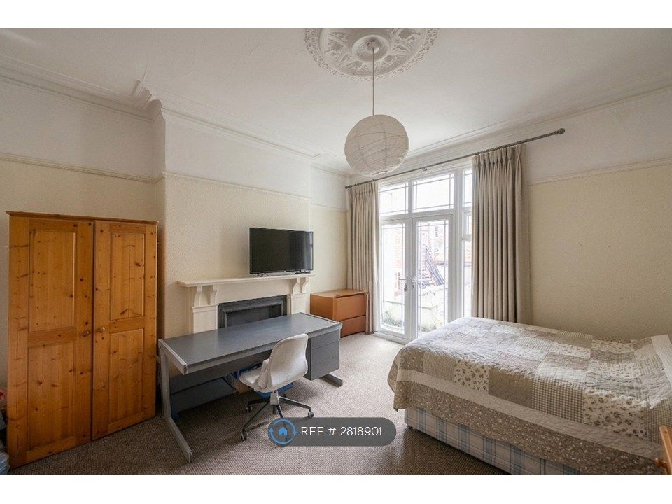 Property photo 1 of 13 Bedroom