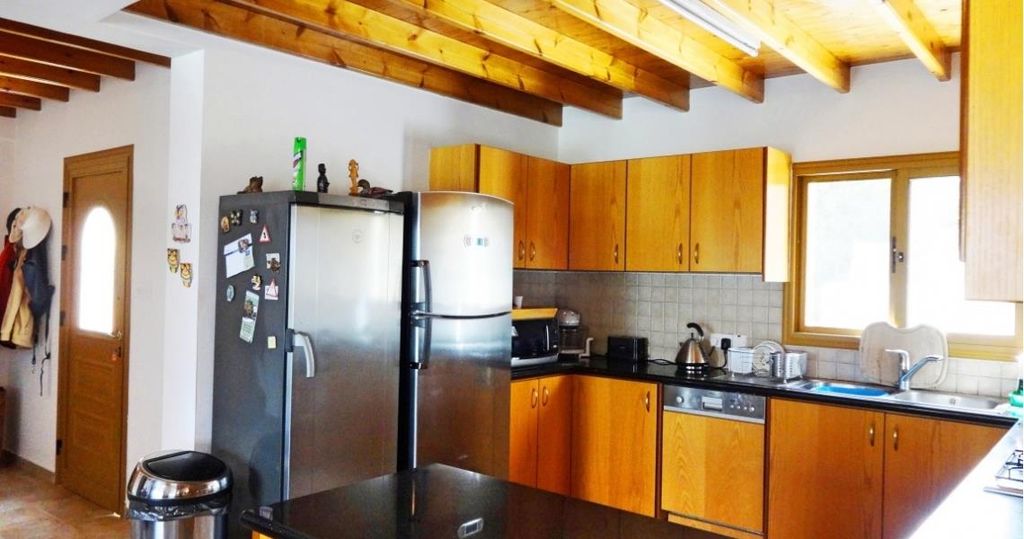 Property photo 2 of 27