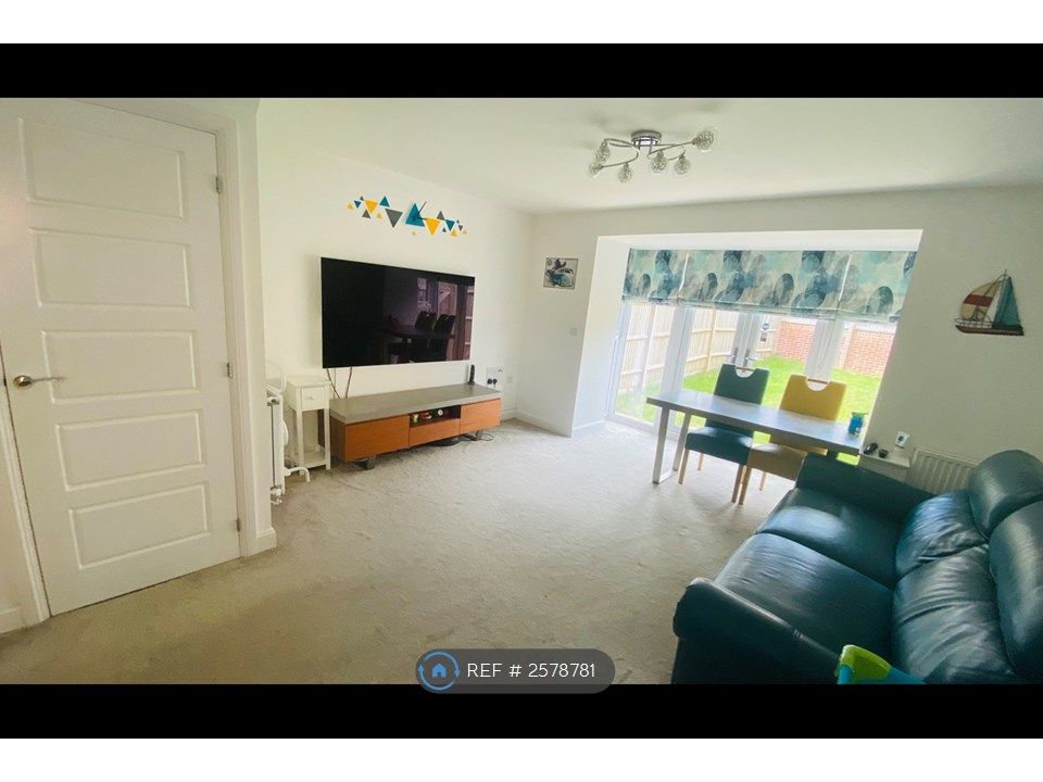 Property photo 3 of 20 Living Room