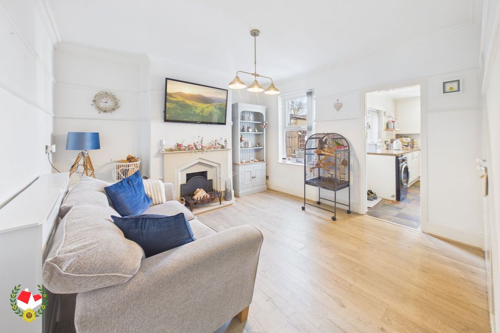 Property photo 3 of 11