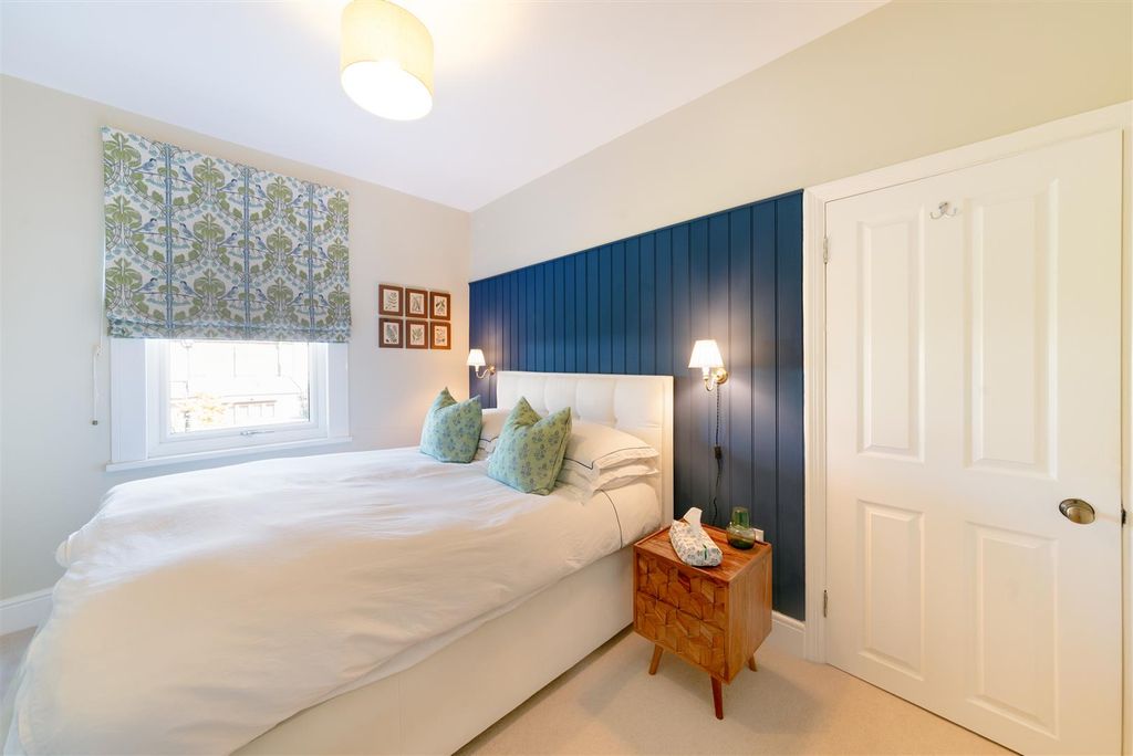 Property photo 3 of 16 Bedroom