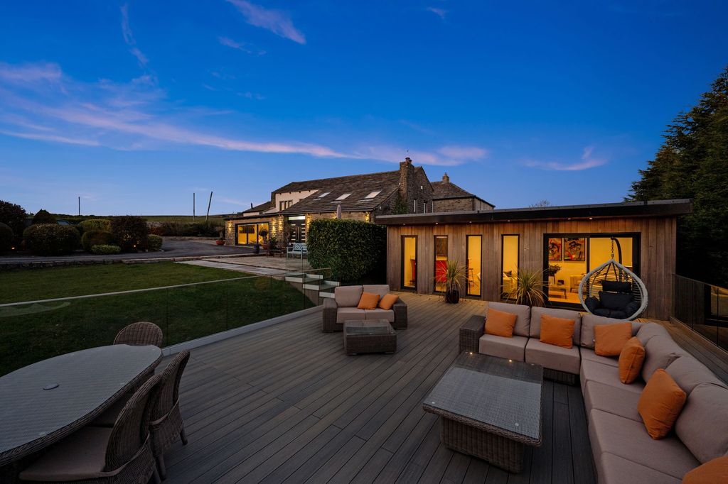 Property photo 2 of 88