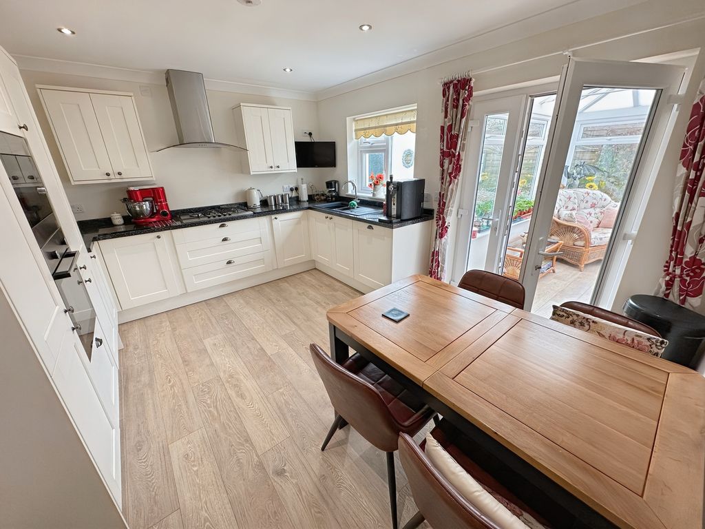 Property photo 3 of 19 Kitchen/Diner