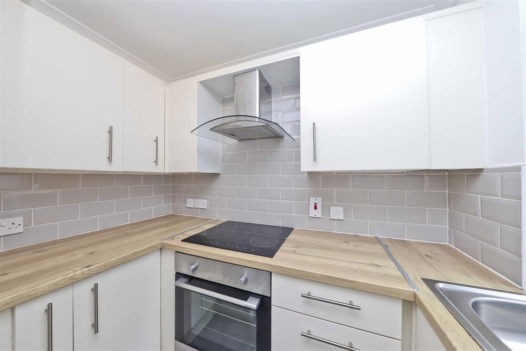 Property photo 3 of 9 Kitchen.Jpg