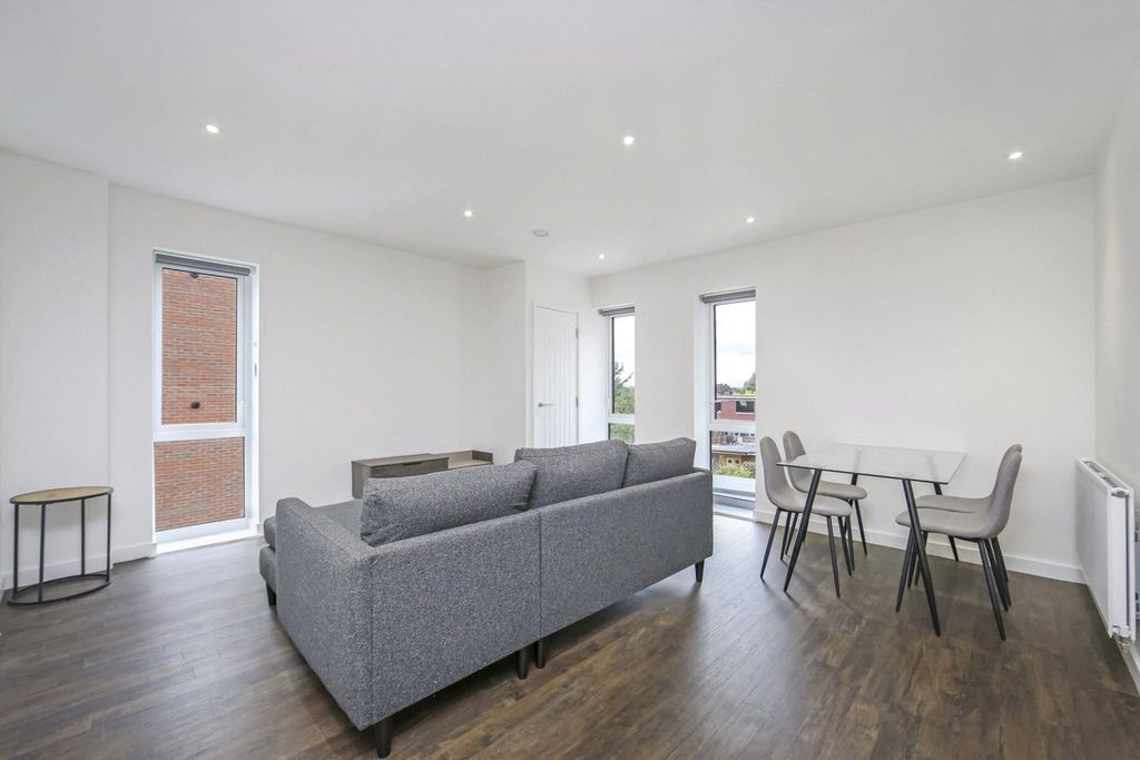 Property photo 3 of 11 Picture No. 18