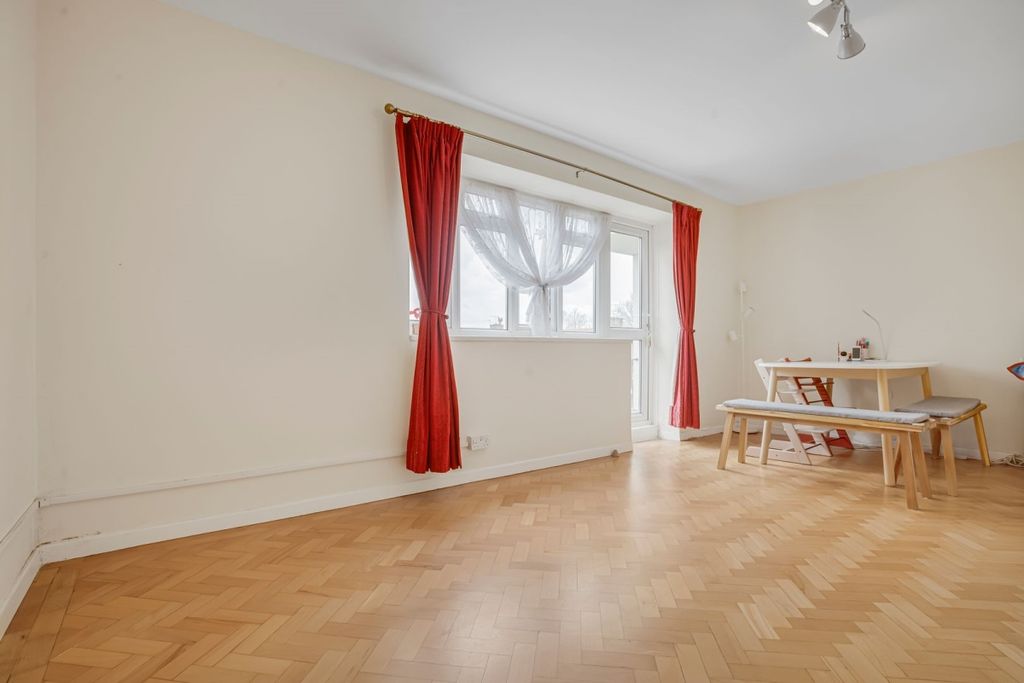 Property photo 3 of 14 Kfh-The_Hollies-19