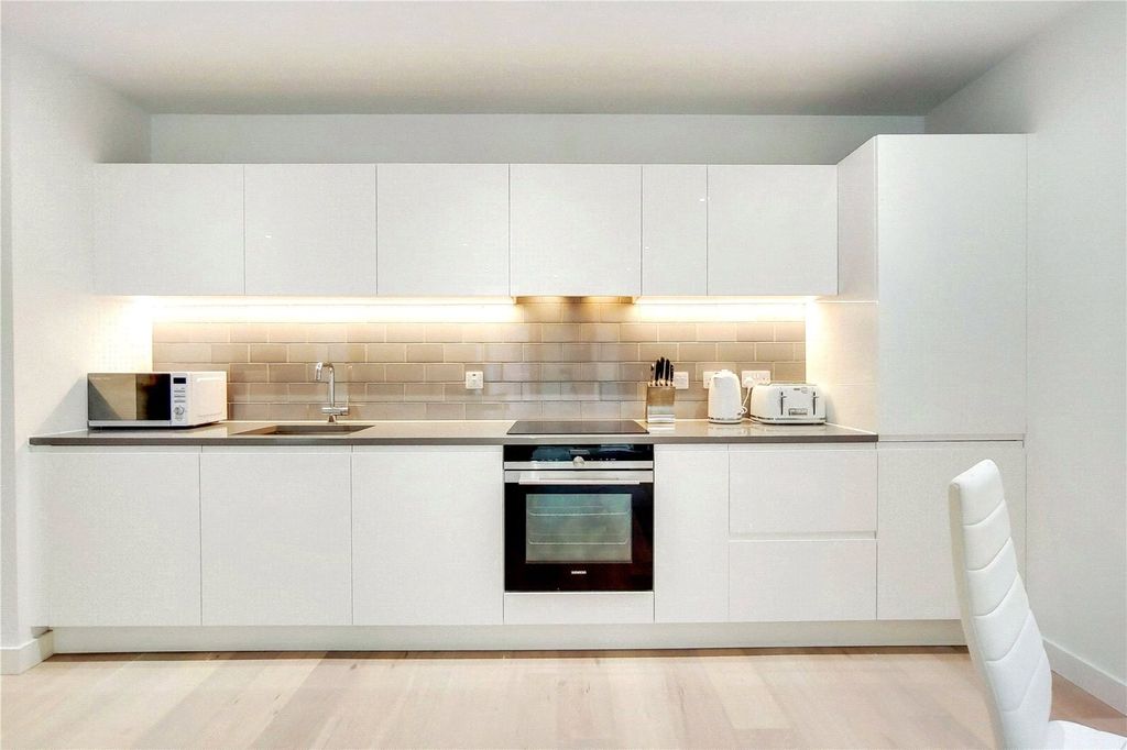 Property photo 3 of 7 Picture No. 01