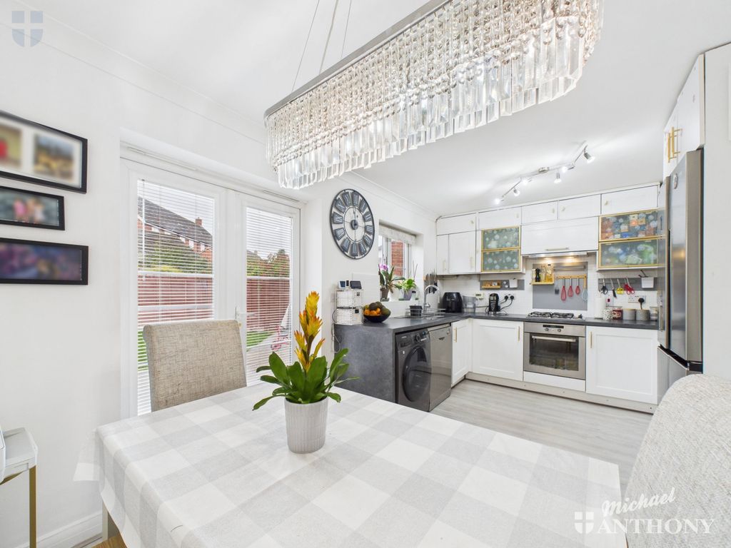 Property photo 3 of 14 Cam03218G0-Pr0794-Still003