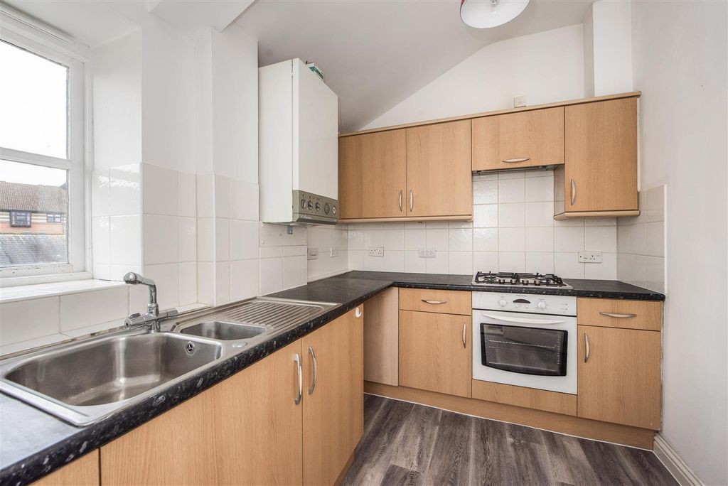 Property photo 2 of 8 Kitchen.Jpg