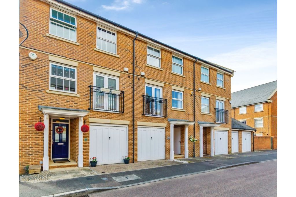 Property photo 1 of 19 Front View