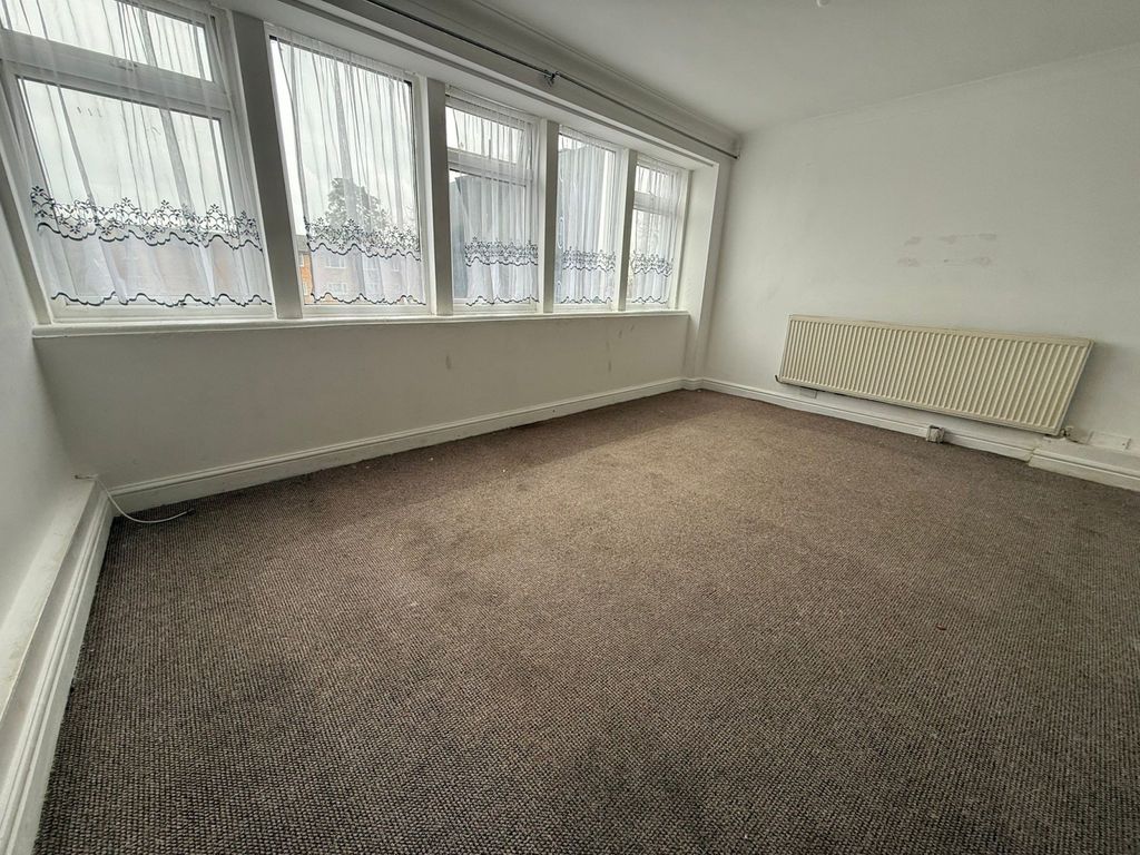 Property photo 3 of 9 Gallery