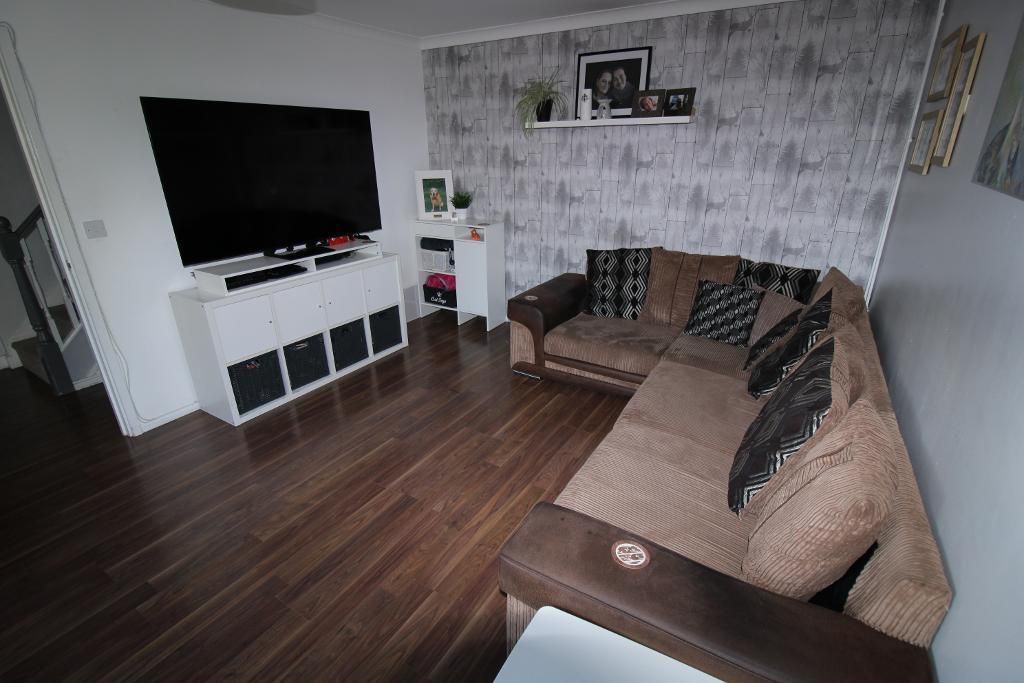 Property photo 2 of 11 Lounge