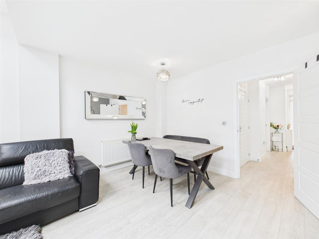 Property photo 3 of 15 Cam02885G0-Pr0504-Still008.Jpg