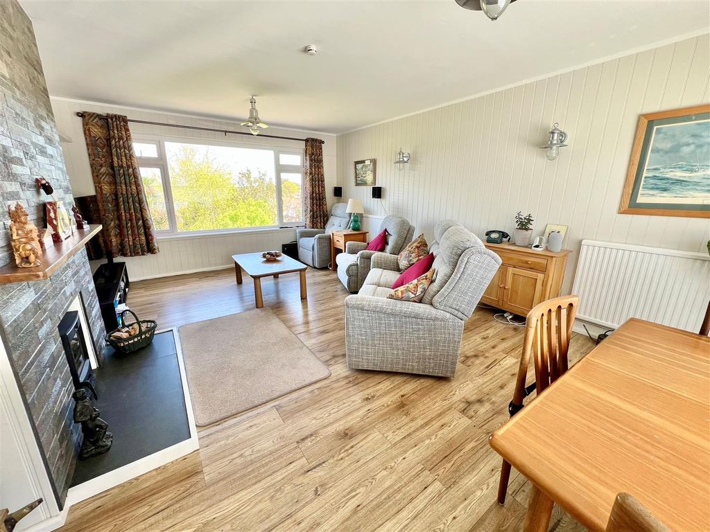 Property photo 2 of 31