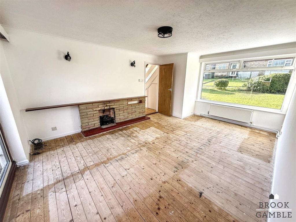 Property photo 2 of 25 01323 438506