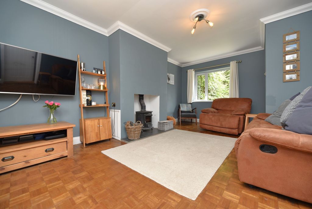 Property photo 2 of 28