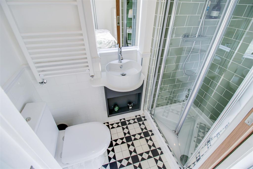 Additional image 15 of 5 bed detached house for saleValley Road, Dewsbury WF12