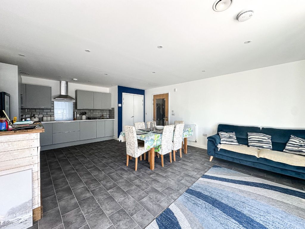 Property photo 3 of 11 4590106