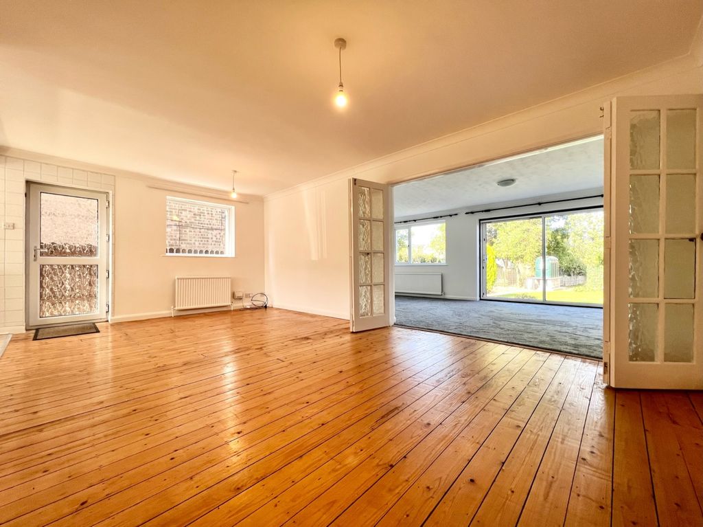 Property photo 2 of 11 Dining Room